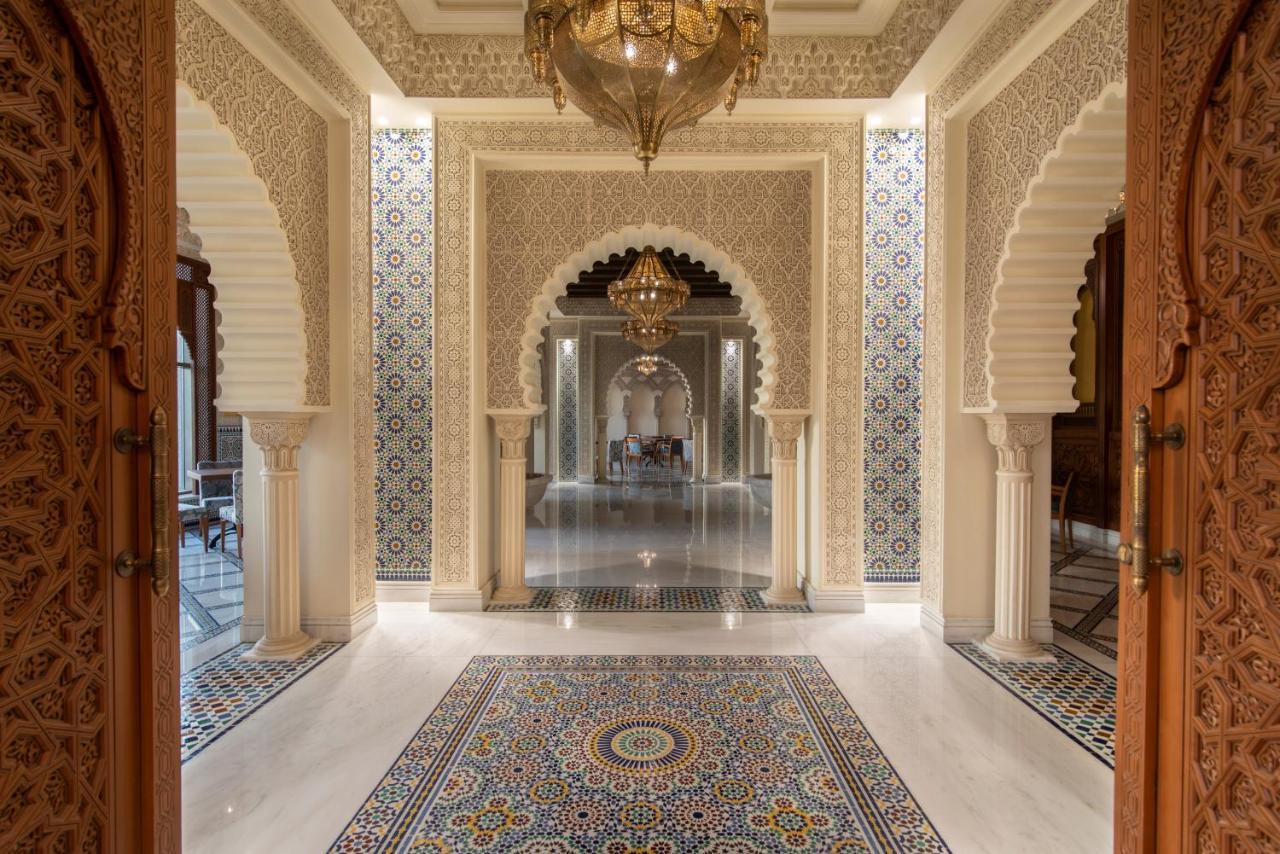 Mövenpick Hotel And Residences Riyadh Exteriör bild The lobby of the hotel