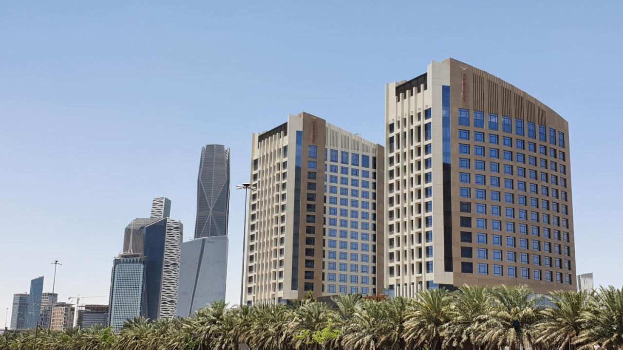 Mövenpick Hotel And Residences Riyadh Exteriör bild Riyadh skyline