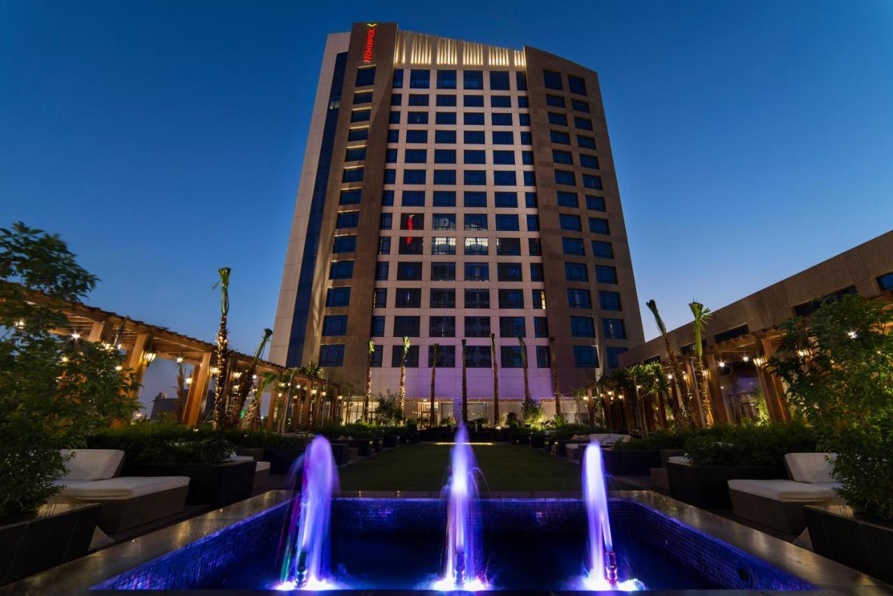 Mövenpick Hotel And Residences Riyadh Exteriör bild Hilton Cairo