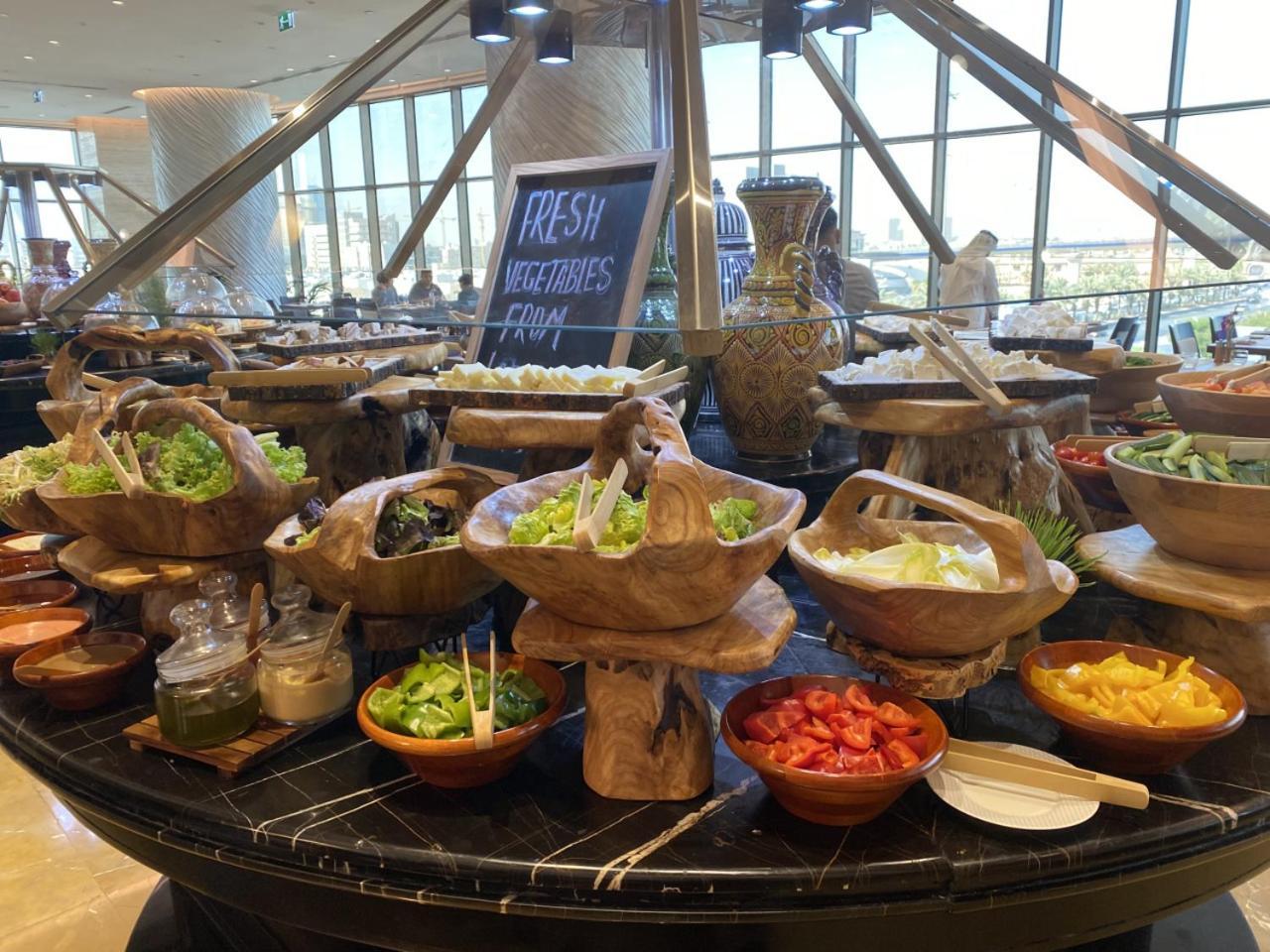 Mövenpick Hotel And Residences Riyadh Exteriör bild A salad bar at a hotel