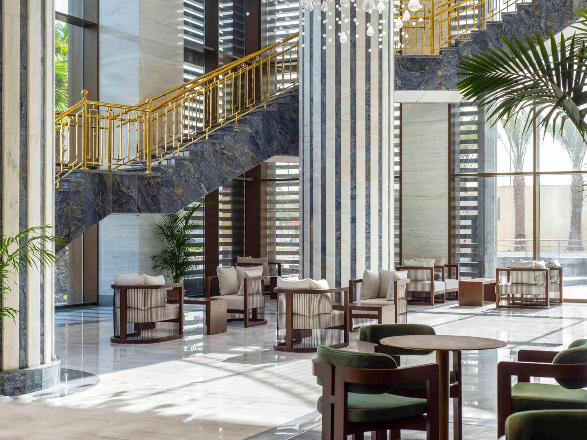 Mövenpick Hotel And Residences Riyadh Exteriör bild Lobby