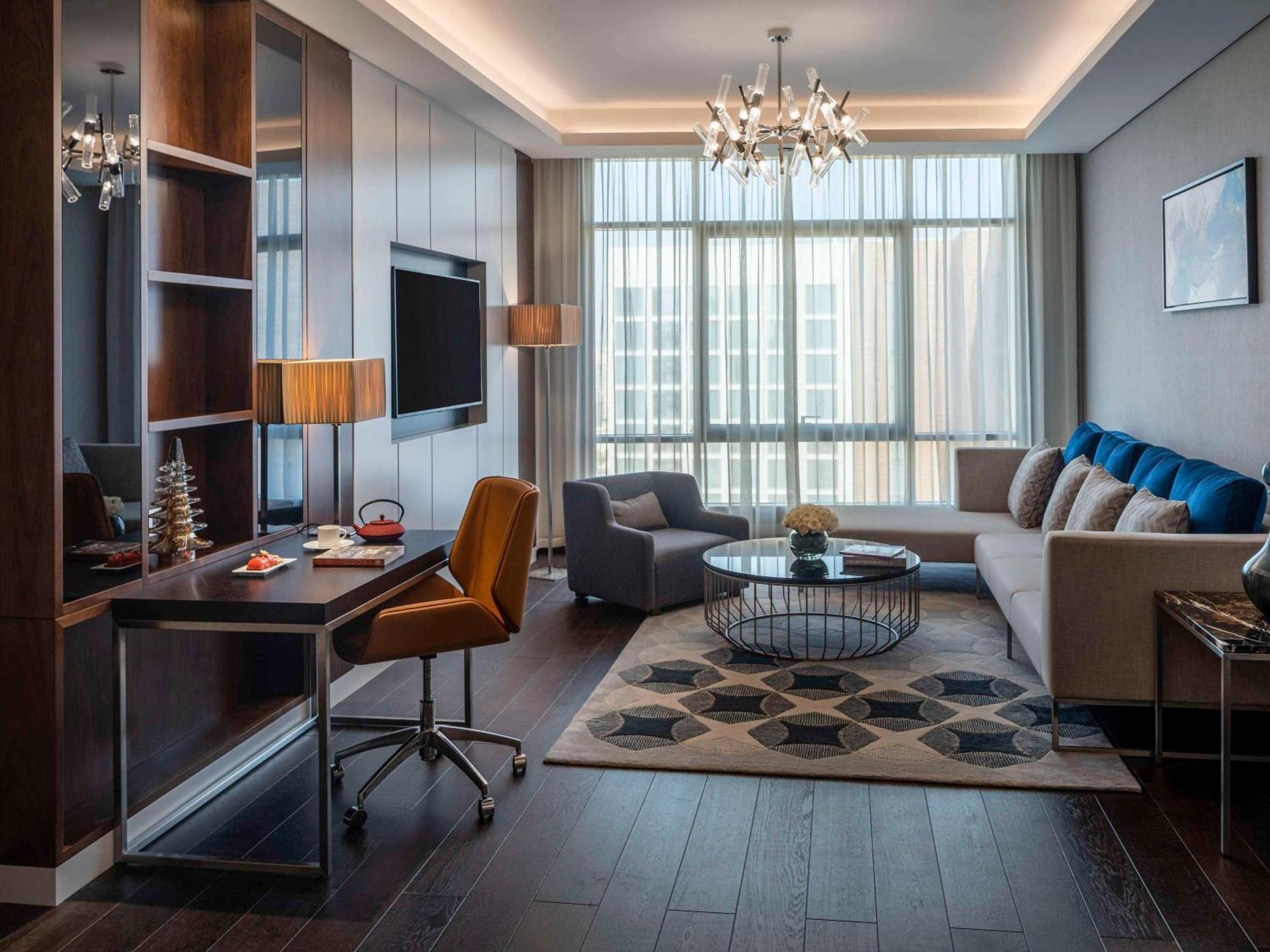 Mövenpick Hotel And Residences Riyadh Exteriör bild A living room at the hotel