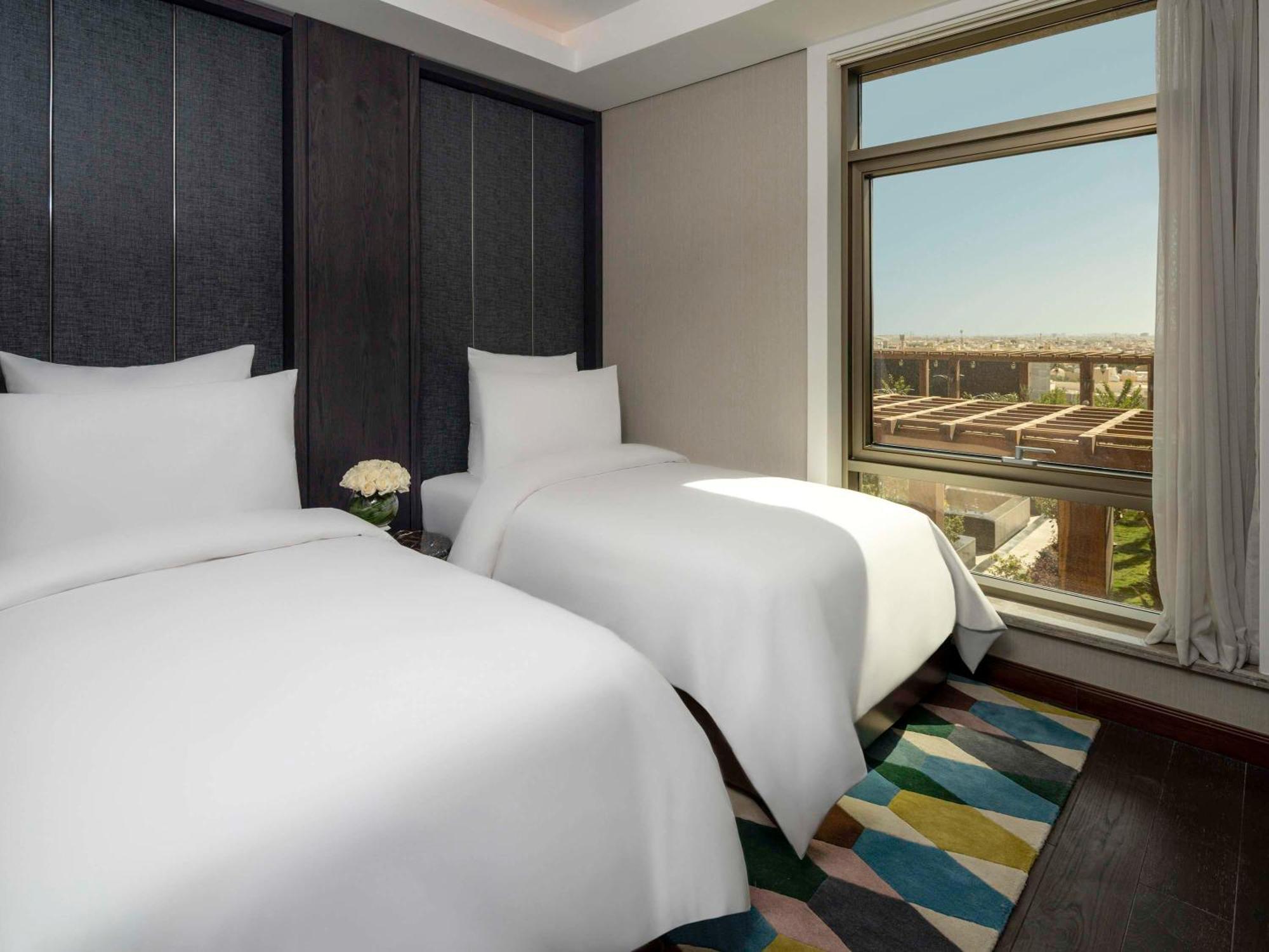 Mövenpick Hotel And Residences Riyadh Exteriör bild Deluxe room