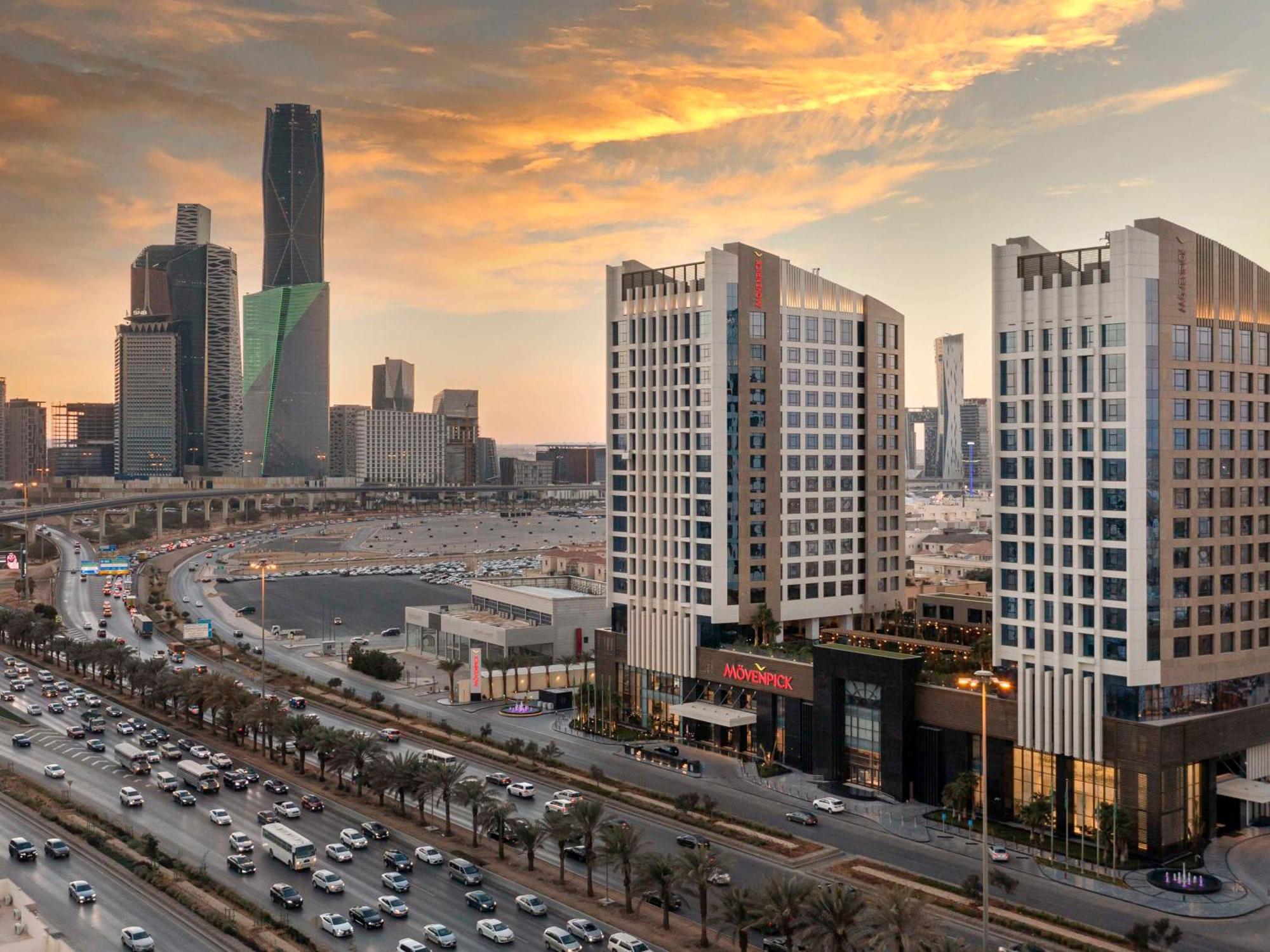 Mövenpick Hotel And Residences Riyadh Exteriör bild The Ritz-Carlton, Riyadh