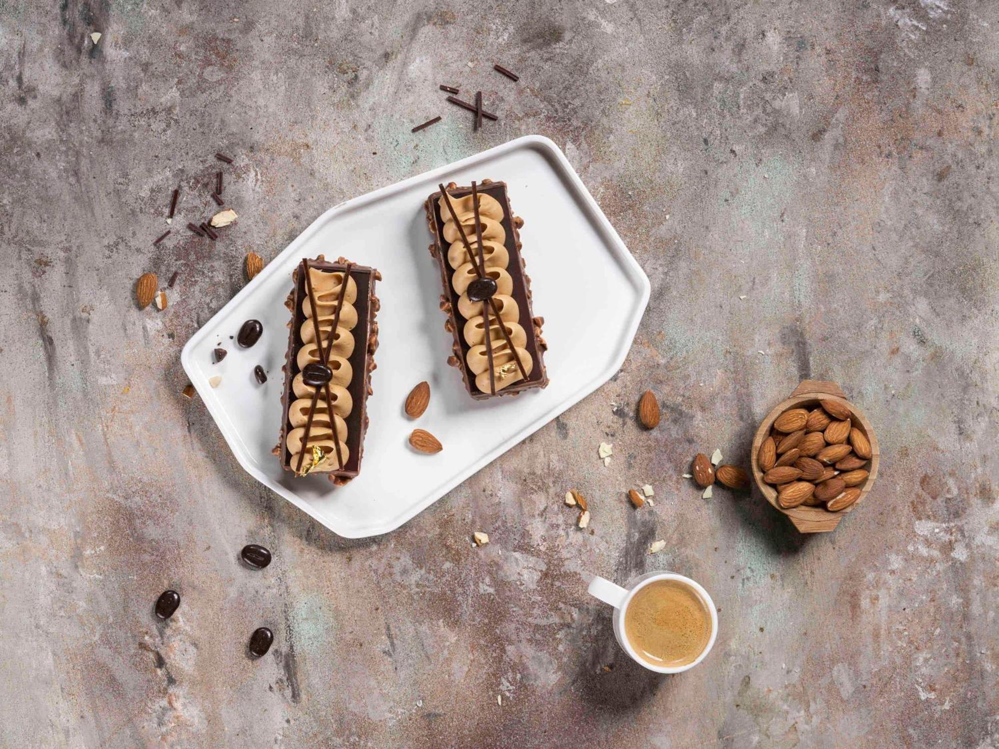 Mövenpick Hotel And Residences Riyadh Exteriör bild Almond bars