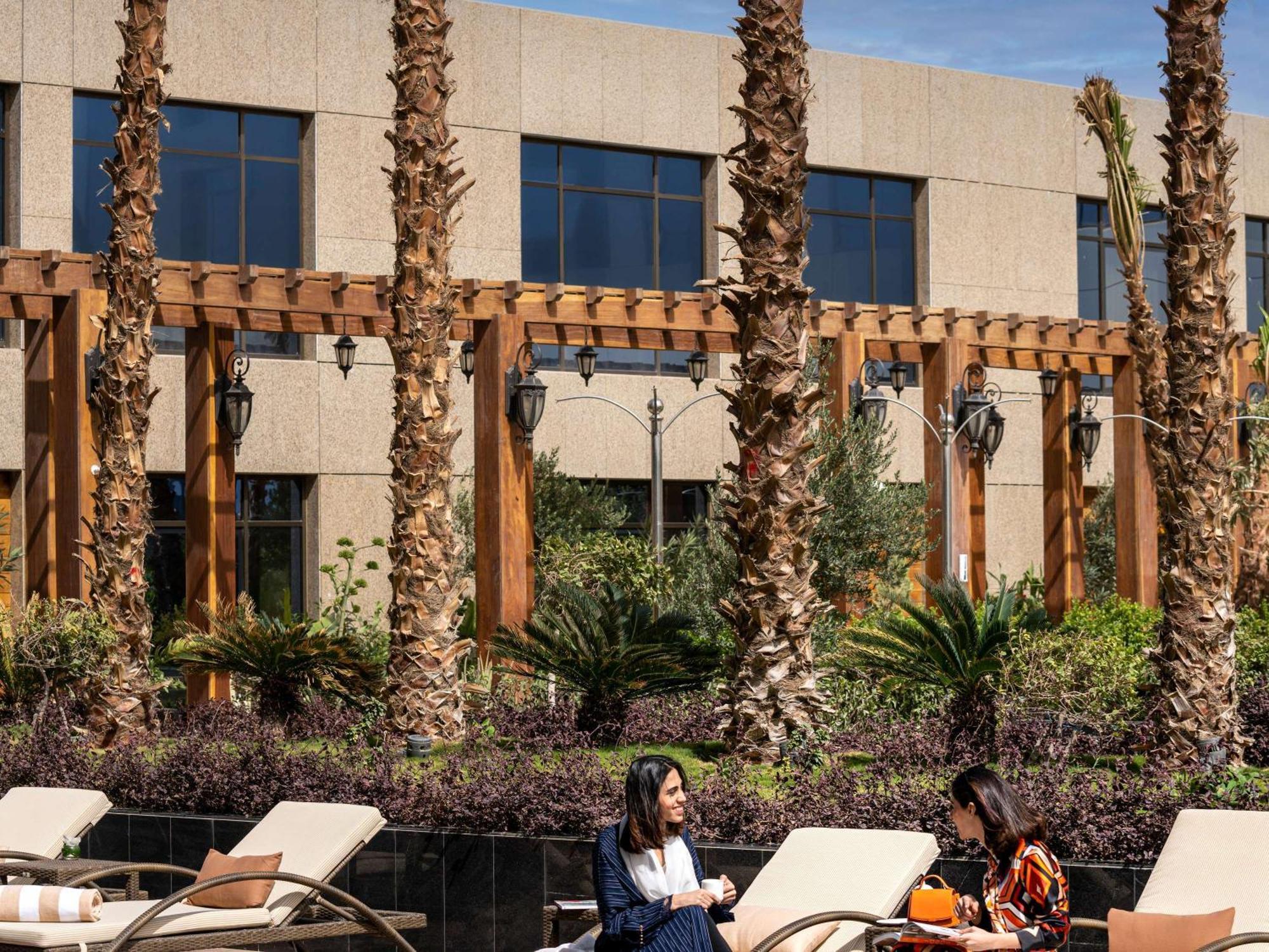 Mövenpick Hotel And Residences Riyadh Exteriör bild The University Campus
